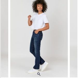 Oliver Logan Crosby Relaxed Taper jean.